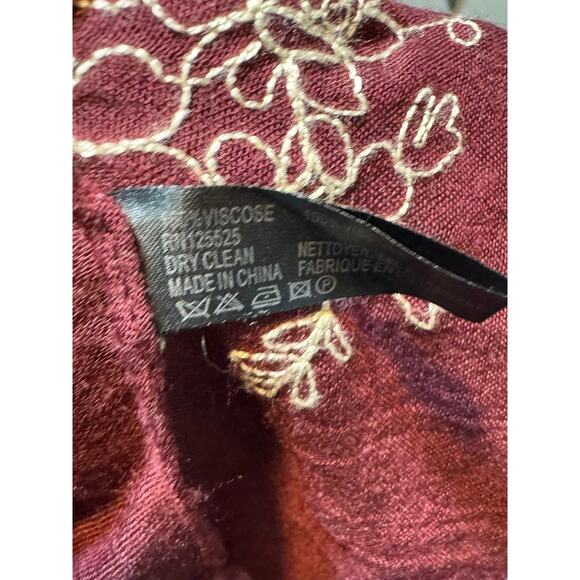 Rikka · Rectangular Scarf Floral Embroidered Tassels · Viscose · Maroon/Burgundy - Picture 4 of 5